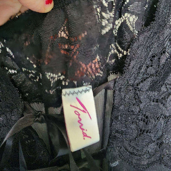 Torrid sheer black and lace cover up night lingerie - Picture 4 of 9